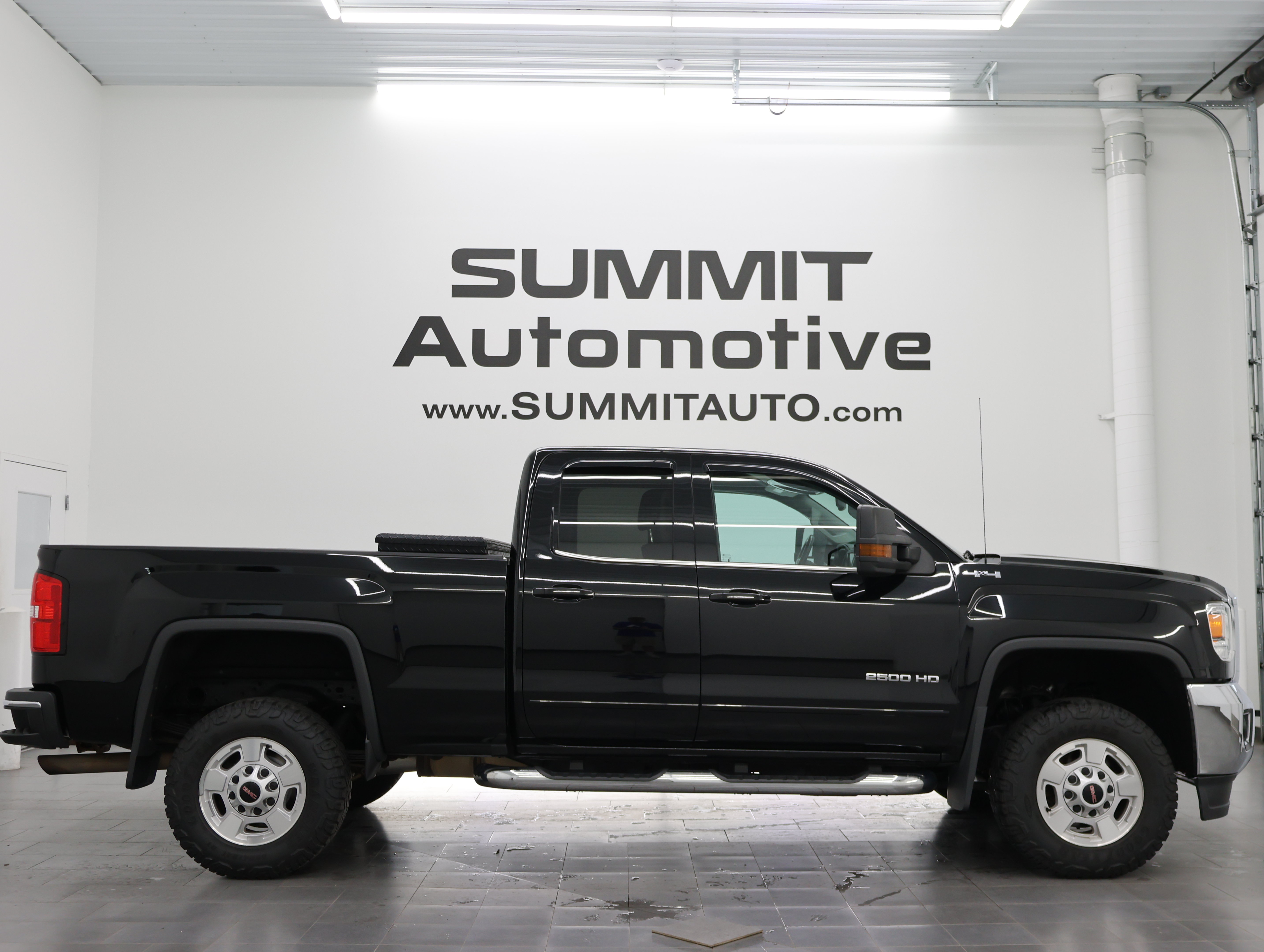 Used 2018 GMC Sierra 2500 SLE w/ HD SLE Preferred Plus Package AWD/4WD image 1