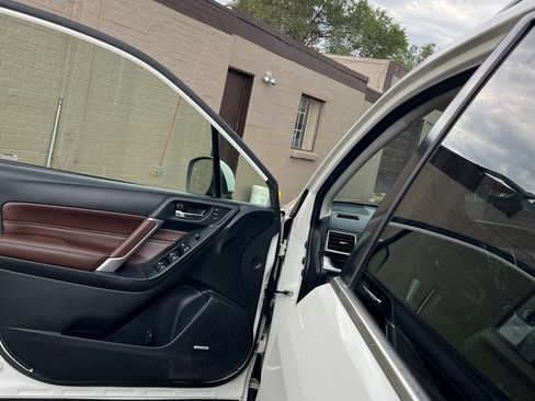 Used 2018 Subaru Forester 2.5i Touring AWD/4WD image 10