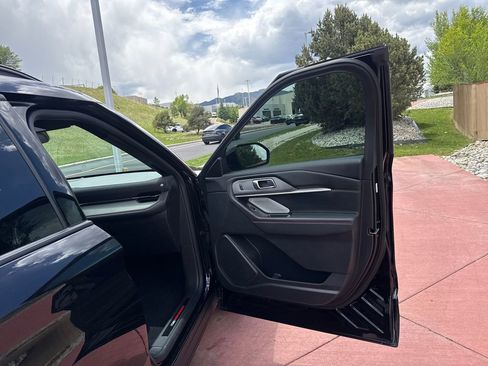 Used 2025 Ford Explorer ST AWD/4WD image 29