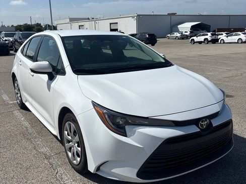 Used 2024 Toyota Corolla LE FWD image 3