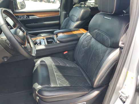 Used 2024 Jeep Grand Wagoneer L Series III AWD/4WD image 27