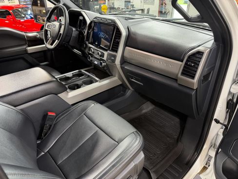 Used 2022 Ford F250 Lariat w/ Lariat Ultimate Package AWD/4WD image 19