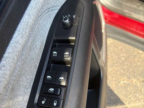 Used 2022 Jeep Compass Latitude w/ Sun and Sound Group AWD/4WD image 11