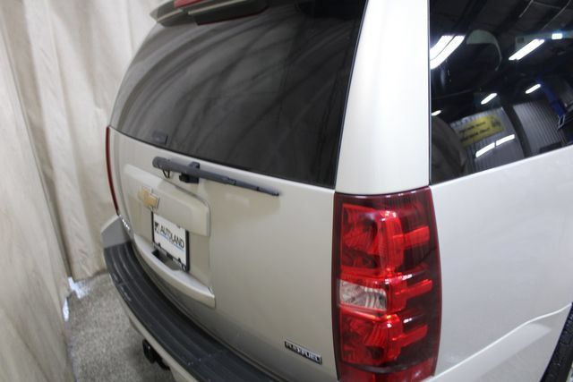 Used 2007 Chevrolet Suburban LT w/ LT Preferred Equipment Group AWD/4WD image 4