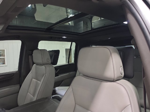 Used 2025 GMC Yukon XL Elevation w/ Elevation Premium Package AWD/4WD image 16