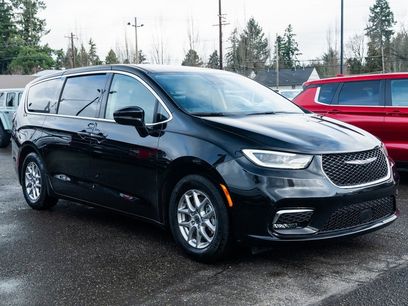 Used 2024 Chrysler Pacifica Touring-L