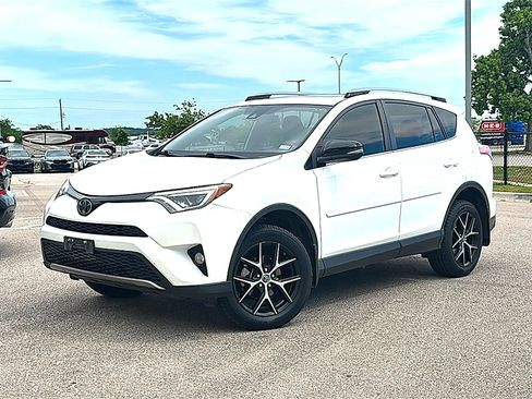 Used 2018 Toyota RAV4 SE w/ Power Extra Value Package FWD image 2