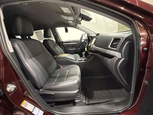 Used 2019 Toyota Highlander Plus AWD/4WD image 19