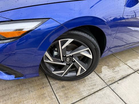 Certified 2025 Hyundai Elantra SEL image 2