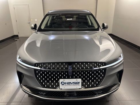 Used 2025 Lincoln Nautilus Premier image 2