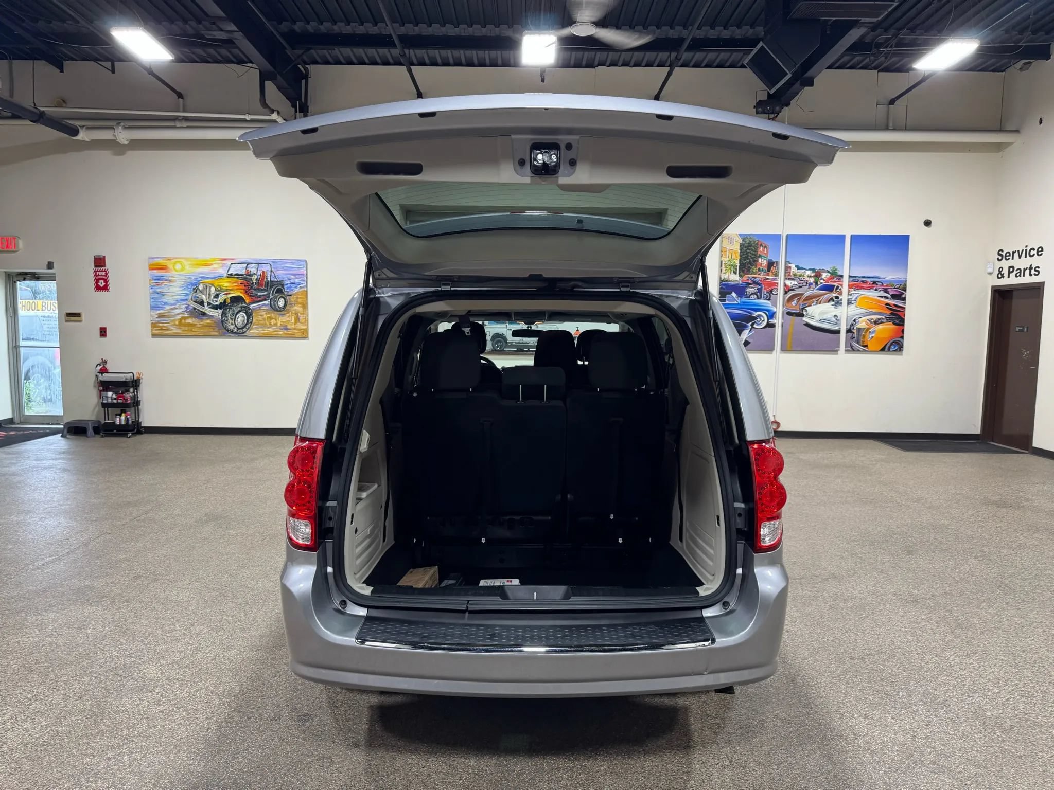 Used 2018 Dodge Grand Caravan SE FWD image 21