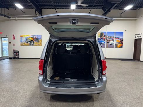Used 2018 Dodge Grand Caravan SE image 21