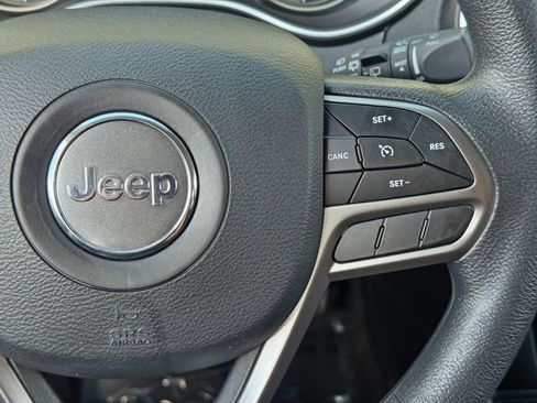 Used 2019 Jeep Cherokee Latitude w/ Popular Appearance Group FWD image 20