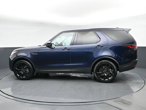 Used 2023 Land Rover Discovery S image 4