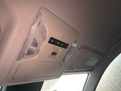 Used 2019 Toyota RAV4 LE image 22