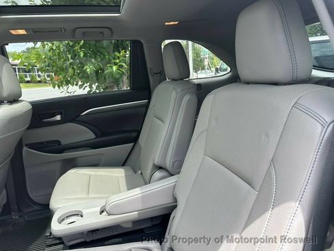 Used 2019 Toyota Highlander Limited Platinum AWD/4WD image 21