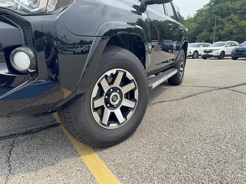 Used 2019 Toyota 4Runner TRD Off-Road Premium AWD/4WD image 2