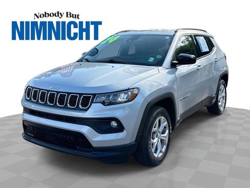 Used 2024 Jeep Compass Latitude image 1