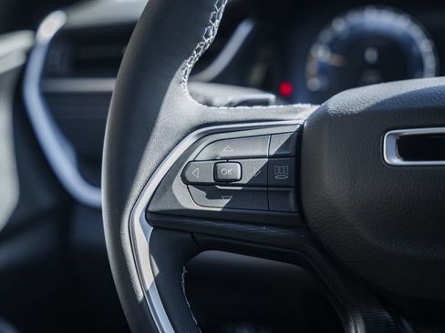 New 2025 Jeep Grand Cherokee Laredo X w/ Luxury Tech Group I image 30