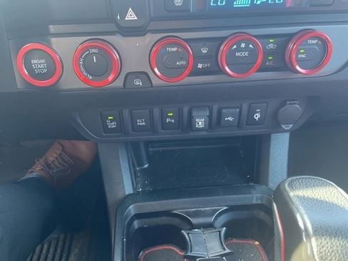 Used 2023 Toyota Tacoma TRD Sport w/ TRD Premium Sport Package AWD/4WD image 17