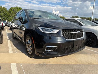 Used 2024 Chrysler Pacifica Limited