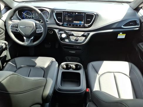 New 2026 Chrysler Pacifica Select FWD image 25