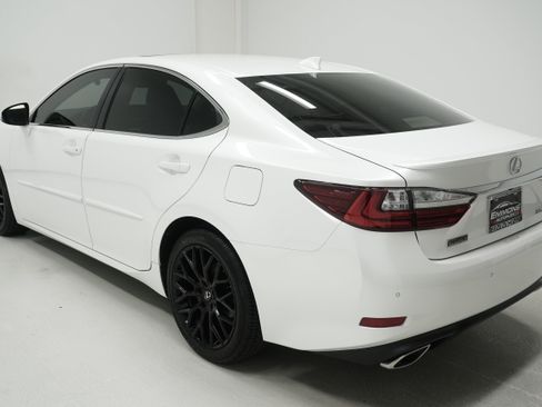 Used 2017 Lexus ES 350 w/ Luxury Package FWD image 6