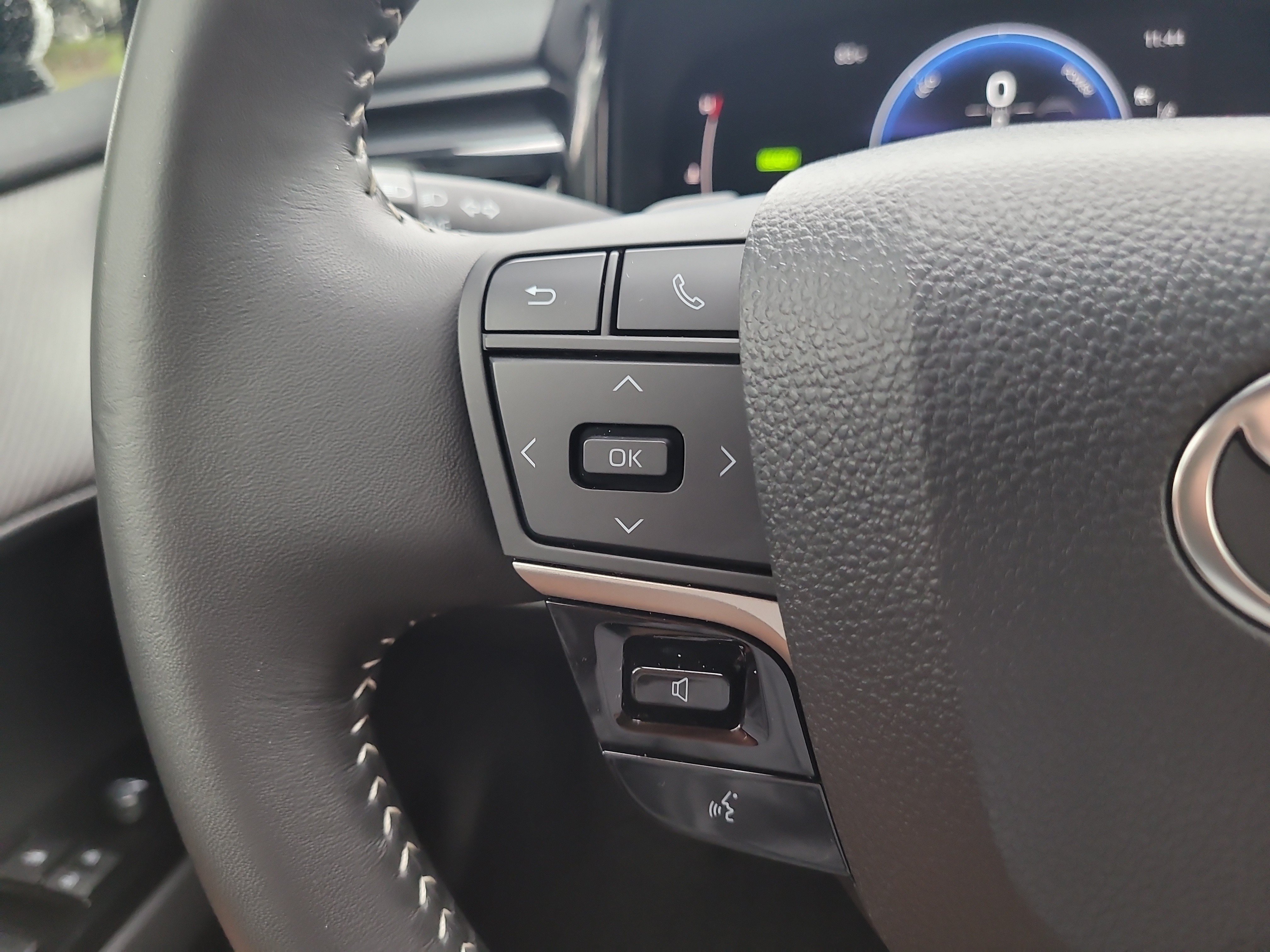 Used 2025 Toyota Camry SE FWD image 29