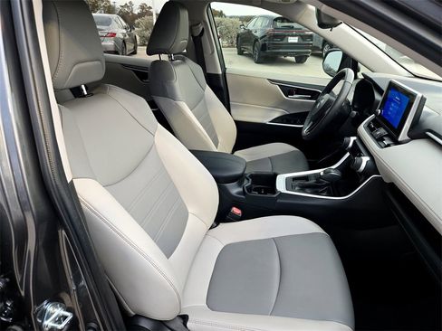 Used 2025 Toyota RAV4 XLE Premium image 27