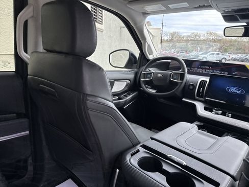 New 2026 Ford Expedition Active image 16