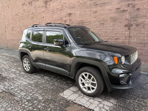 Used 2021 Jeep Renegade Latitude AWD/4WD image 7