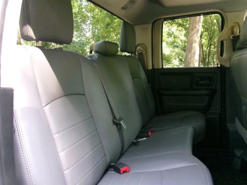 Used 2019 RAM 1500 Tradesman w/ Chrome Appearance Group RWD image 31