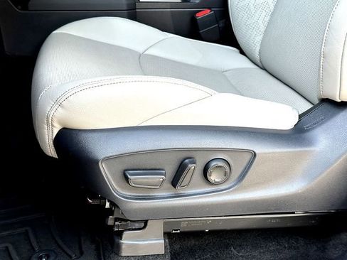 Used 2025 Toyota Tacoma Limited AWD/4WD image 12
