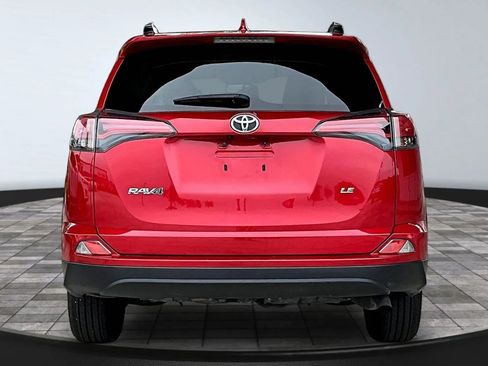Used 2017 Toyota RAV4 LE FWD image 5