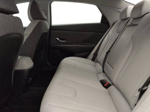 Used 2025 Hyundai Elantra Limited FWD image 18