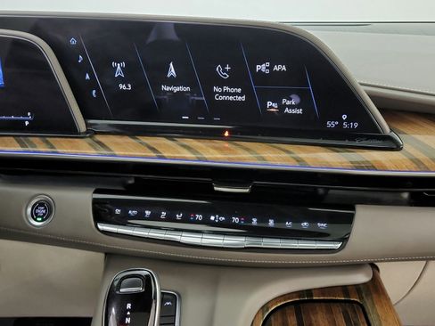 Used 2021 Cadillac Escalade Premium Luxury Platinum RWD image 26