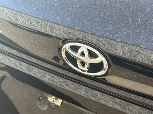 Used 2022 Toyota Corolla LE image 9