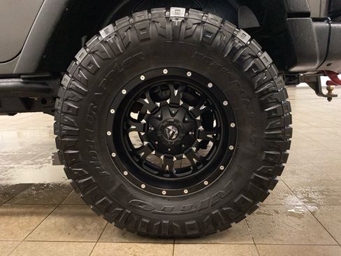 Used 2017 Jeep Wrangler Unlimited Rubicon image 24