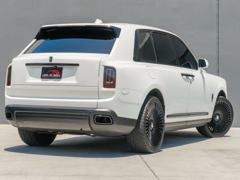 Used 2023 Rolls-Royce Cullinan Black Badge w/ Dark Exterior Package AWD/4WD image 7