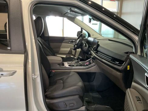 New 2026 Kia Carnival EX FWD image 24