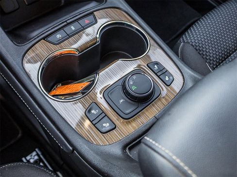 Used 2023 GMC Acadia SLE w/ Driver Convenience Package image 28