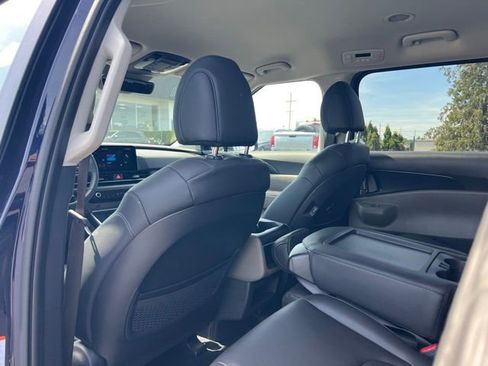 New 2026 Kia Carnival FWD image 11