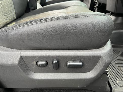 Used 2011 Ford F350 Lariat w/ Lariat Interior Pkg image 19