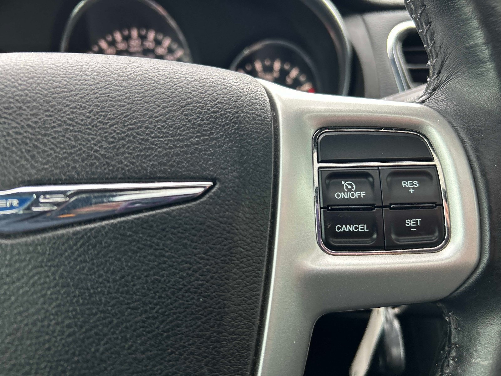 Used 2013 Chrysler 200 Limited w/ Sun/Sound Group FWD image 23