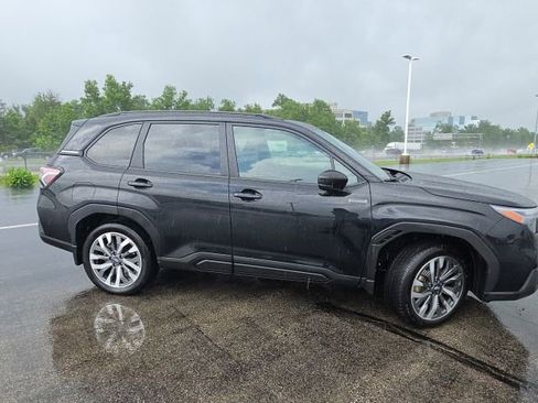 Used 2025 Subaru Forester Touring w/ Touring Package AWD/4WD image 2