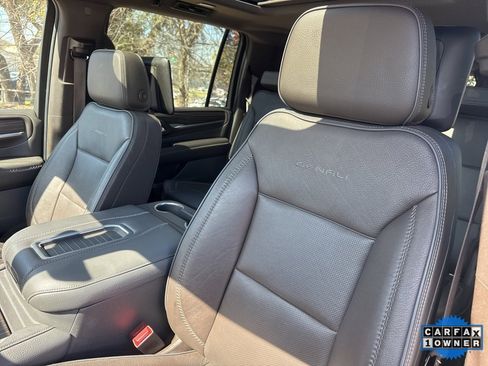 Used 2021 GMC Yukon XL Denali w/ Denali Premium Package image 13