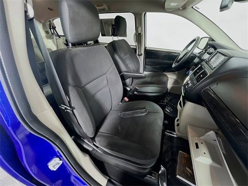Used 2019 Dodge Grand Caravan SE w/ UConnect Hands-Free Group image 29