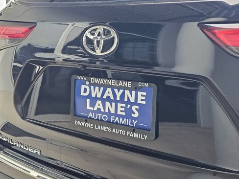 Used 2022 Toyota Highlander XLE AWD/4WD image 14