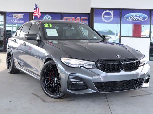 Used 2021 BMW 330i Sedan w/ M Sport Package RWD image 2