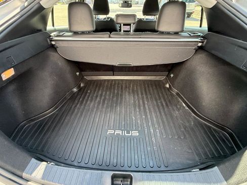 Used 2020 Toyota Prius XLE image 19